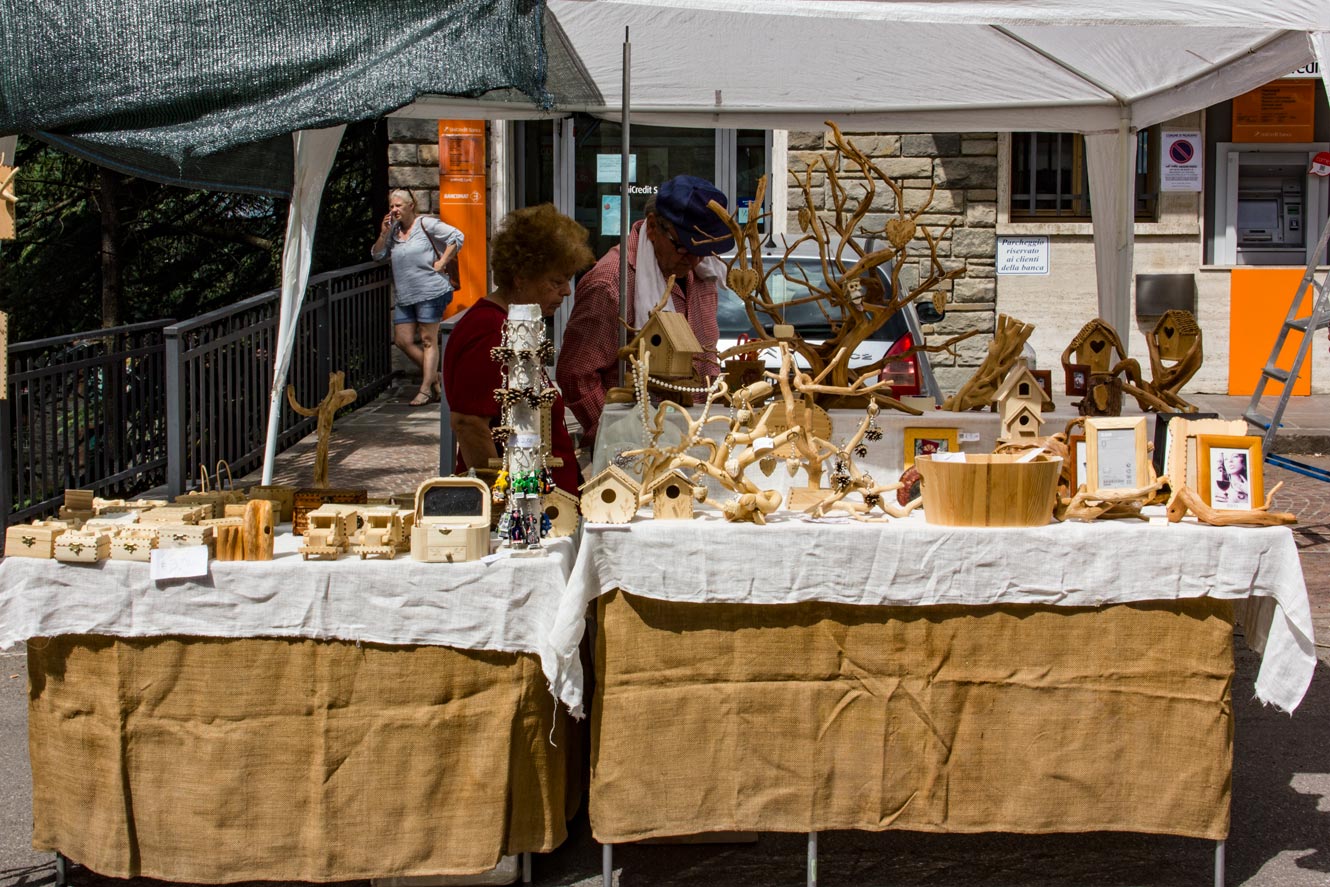 Sagra del Ciaccio stand artigianato sculture in legno